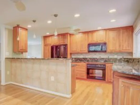 5103 Colebrook Pl, Alexandria, VA 22312