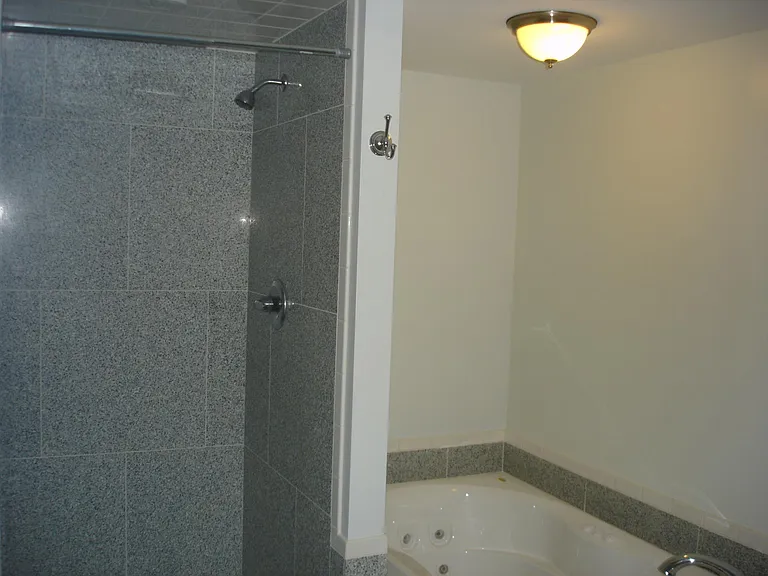 709 Oak St — Photo 7
