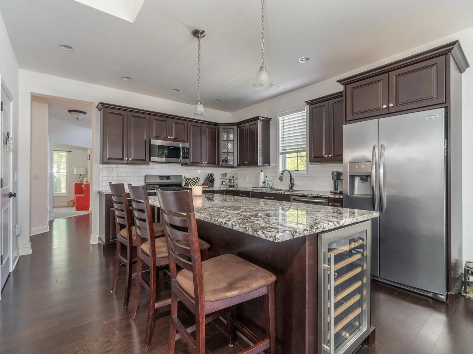 3 bed, 2088 sqft, $4,300 — Photo 2