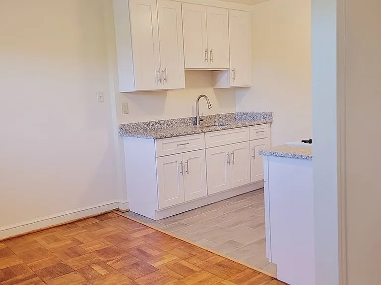 Boulevard Courts Apartments — Photo 18