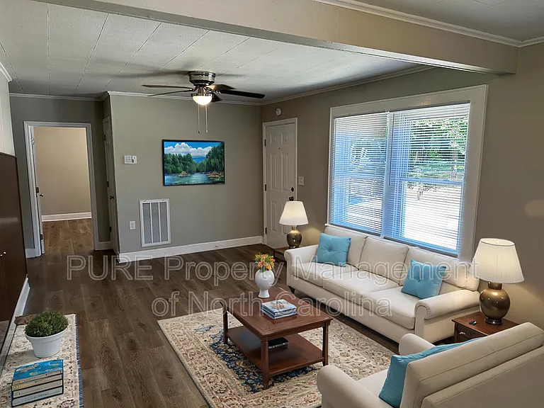 603 Robbins St — Photo 8