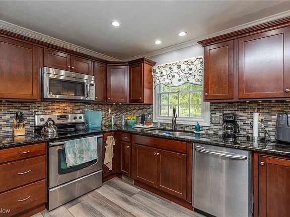 2nd image of 17621 Creekside Dr