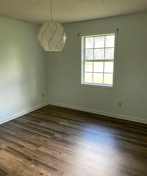 1029 Lawhorne Dr — Photo 8