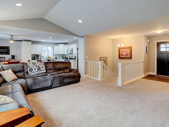 5th image of 11791 Hickoryrow Dr