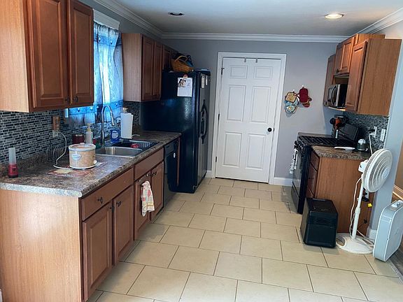 5th image of 3235 Cliffside Dr