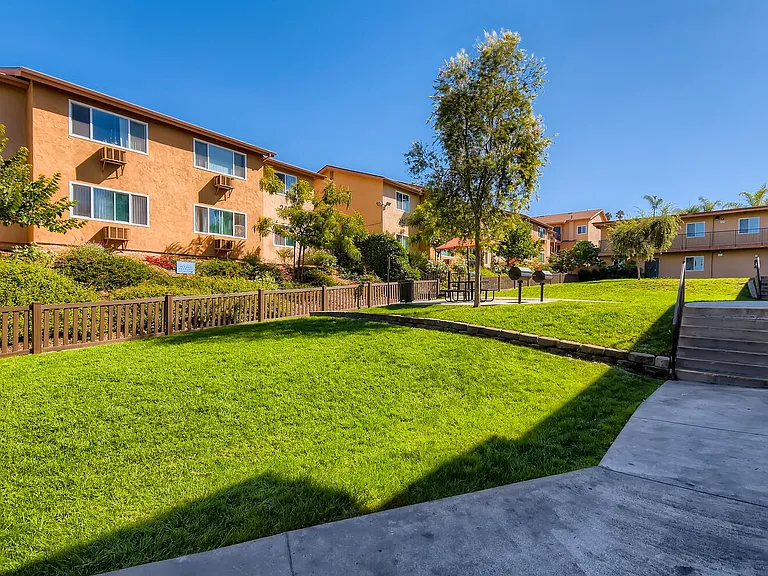 The Courtyard at Vista Flores Apartments