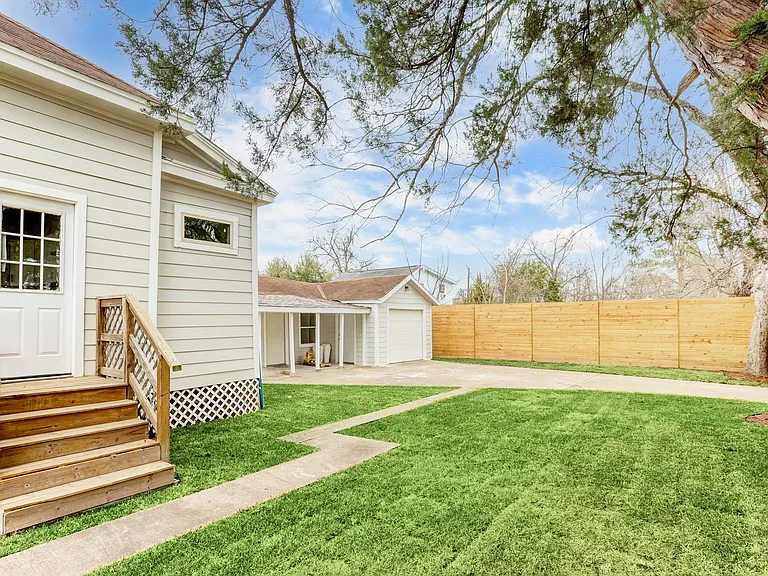 2721 Engelke St — Photo 22