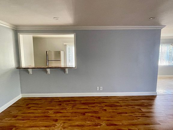 Bar Area - Kitchen Counter access from living room