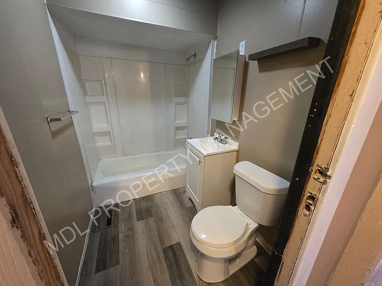 2257 S Niagara St — Photo 9
