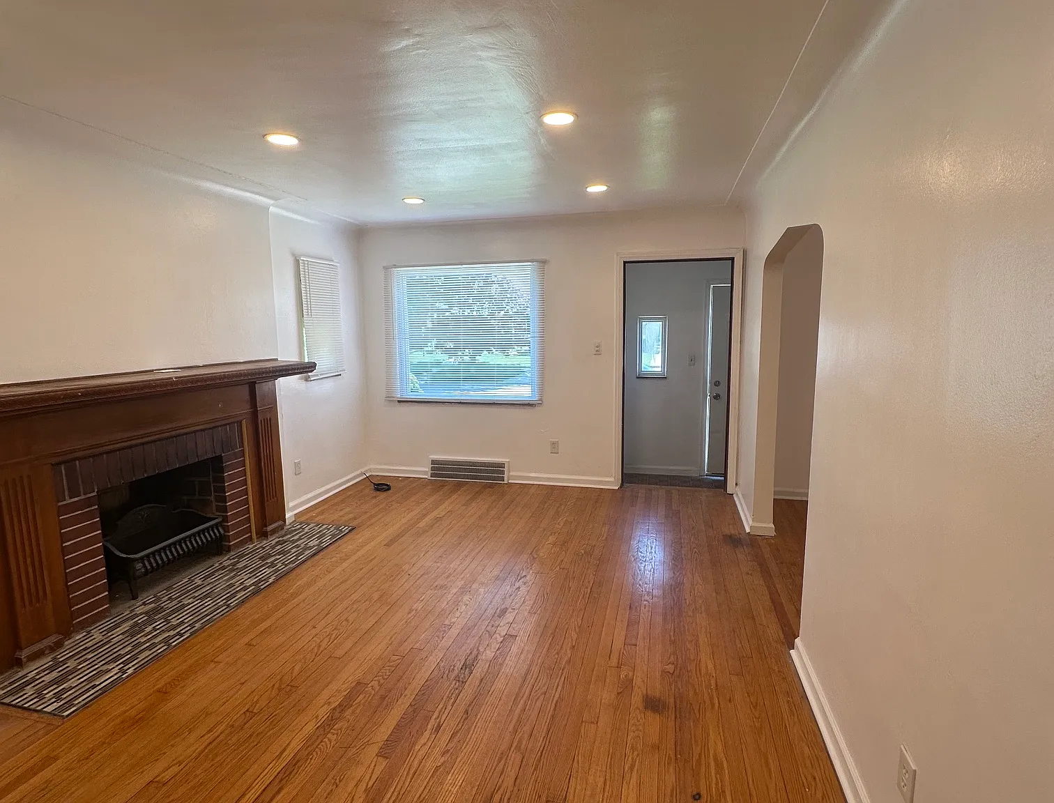 3 bed, 1394 sqft, $1,400 — Photo 2
