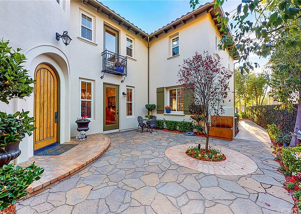 1st image of 26905 Augusta Pl