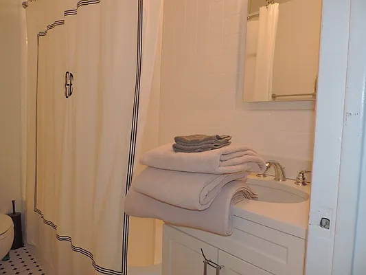 Rented by essential NEW YORK Real Estate | media 20