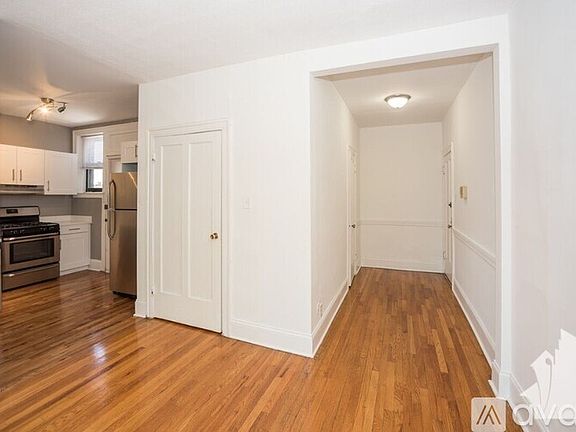 2nd image of 622 W Stratford Pl #26-2W
