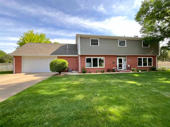 2521 Cedarberry Ln., North Platte, NE 69101