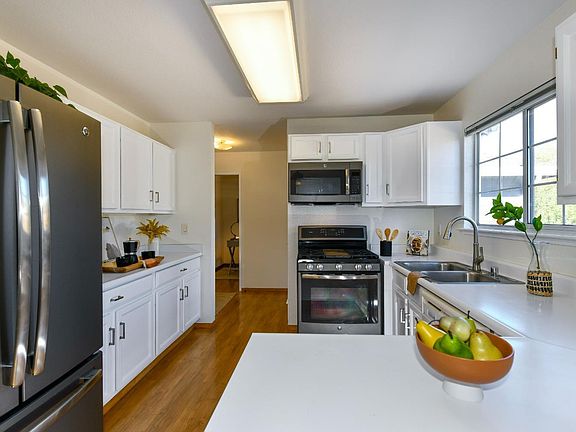 5th image of 1807 Aurora Drive