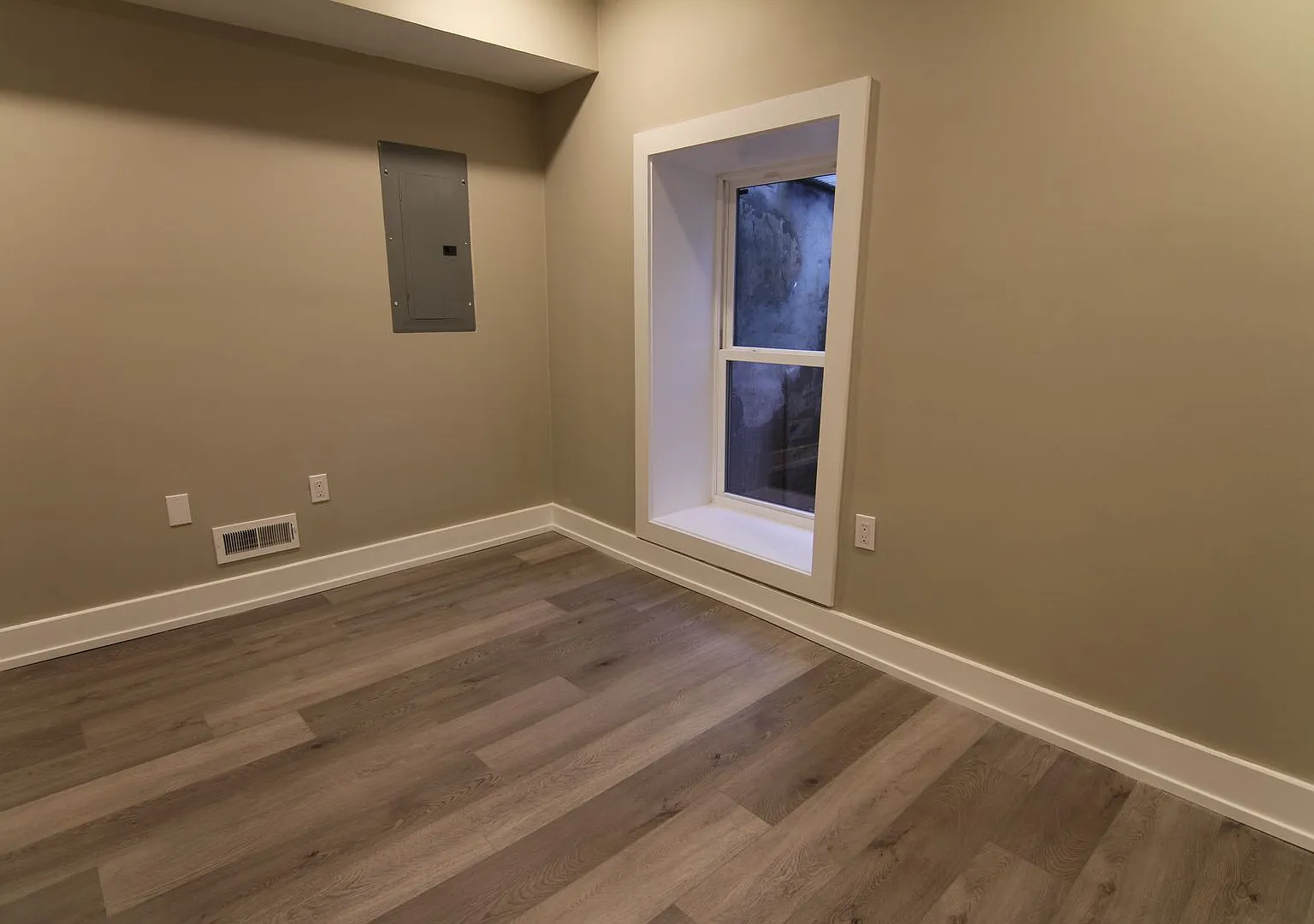 2706 Wharton — Photo 4