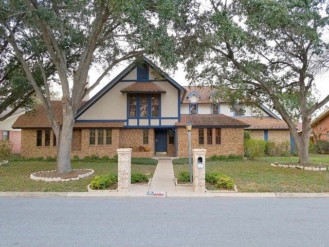 1st image of 119 E Iris Ave