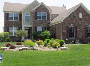 4670 Grandfield Dr, Saint Charles, IL 60175