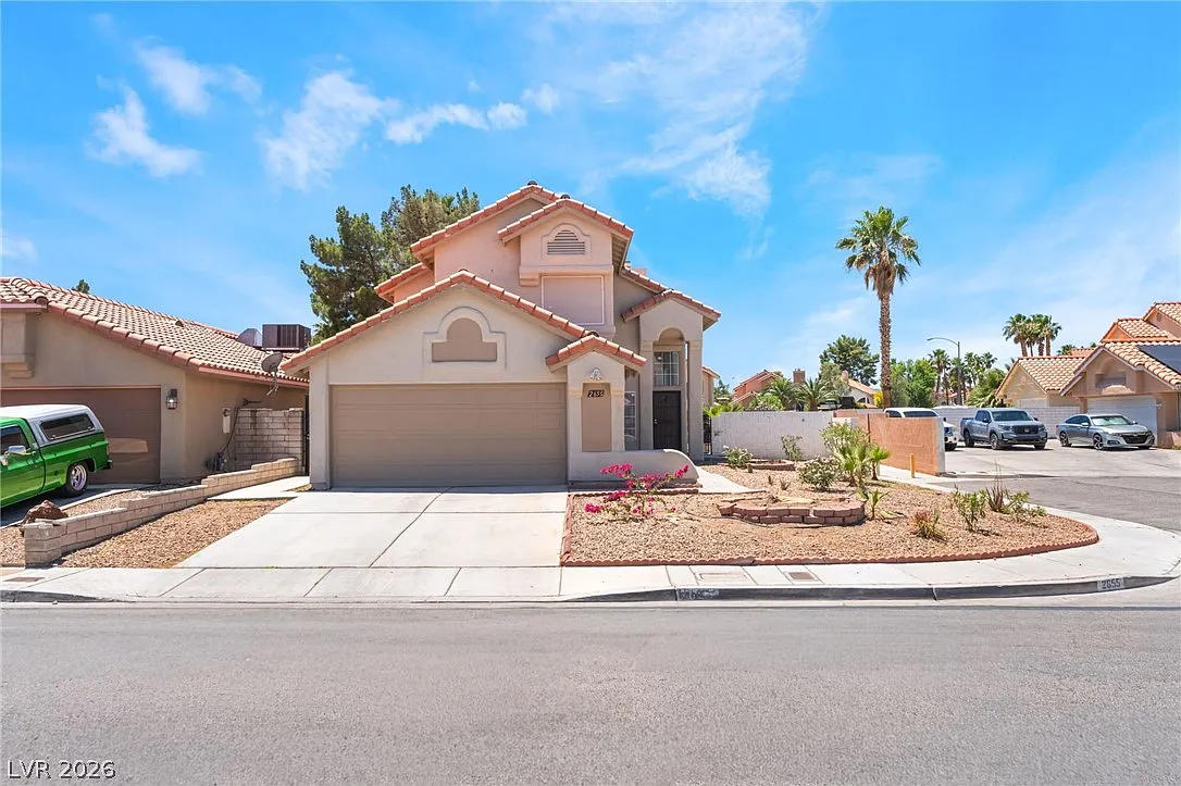 3 bed, 2.5 bath, 1609 sqft, $2,100 — Photo 3