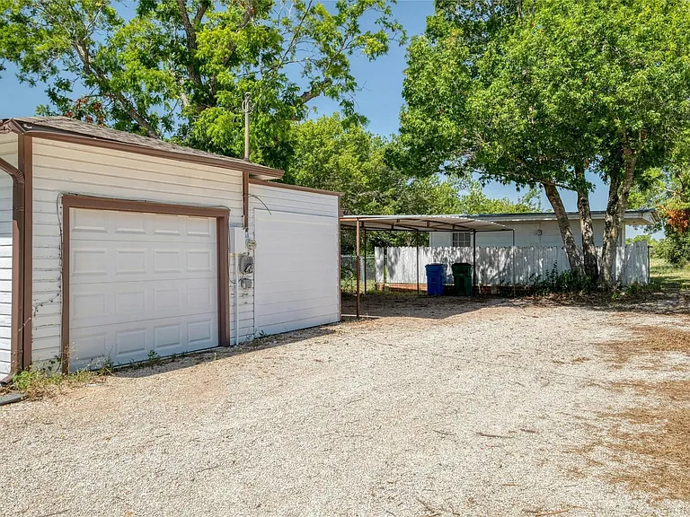 511 Sloan St — Photo 23
