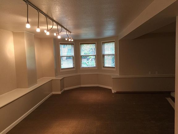3rd image of 1424 F St APT 1