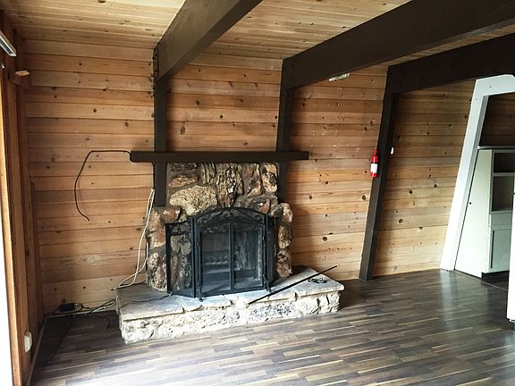 3rd image of 325 E Tiger Lily Dr