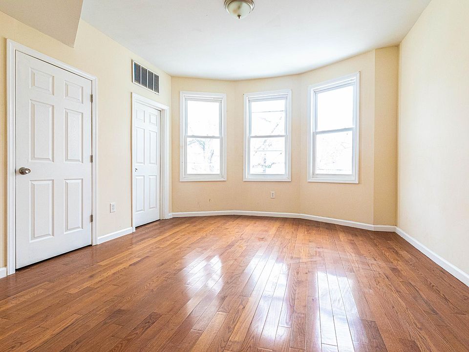 1st image of 221 S 10th St #2