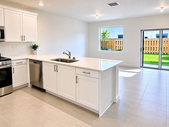 3rd image of 29281 SW 163rd Ct