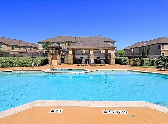Community pool, hot tub and cabana