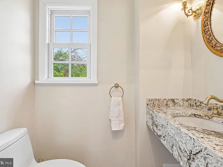 2167 Brunswick Ave — Photo 16