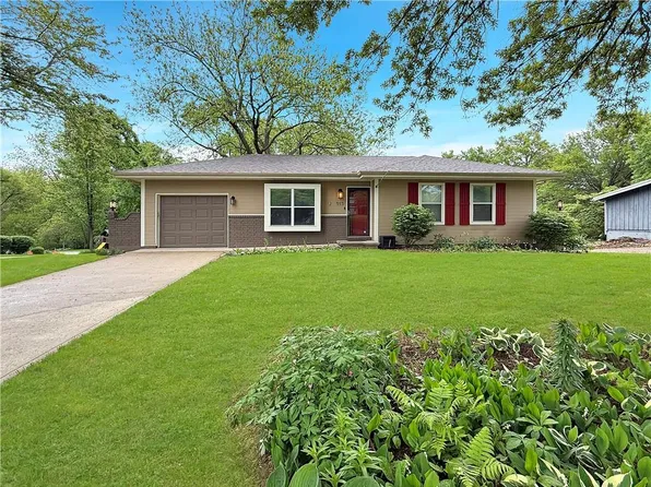913 Walnut St, Higginsville, MO 64037