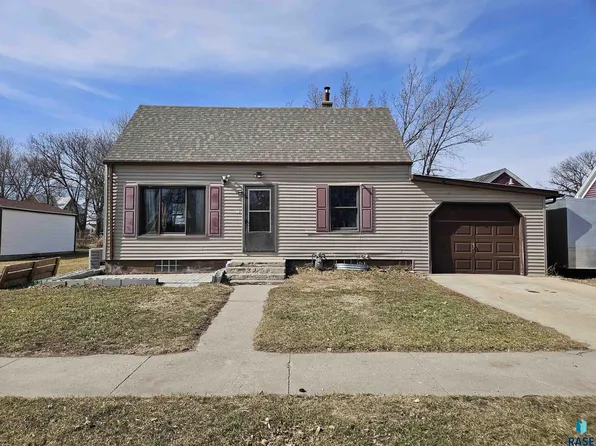 203 N Dakota St, Howard, SD 57349