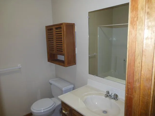 718 SE London Way — Photo 9