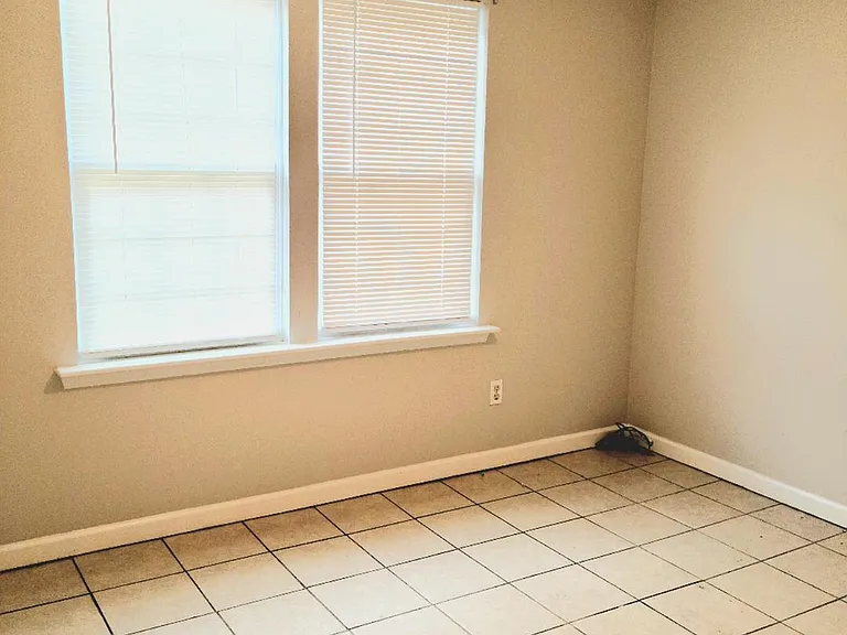 2490 Waterford Park Dr — Photo 15