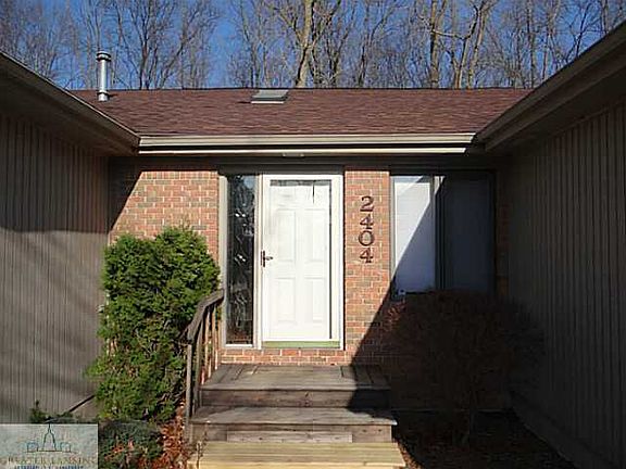 5th image of 2404 E Emerald Lake Dr