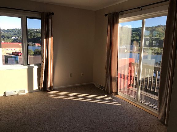5th image of 902 College Ave #B