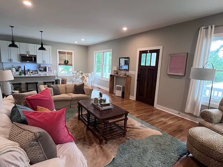 4205B Elkins Ave — Photo 2