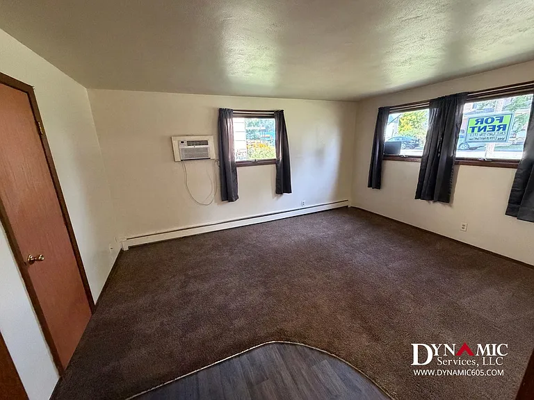 217 S Summit Ave — Photo 2