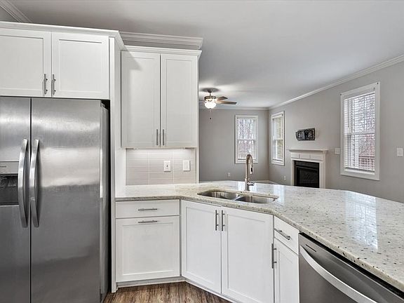 3rd image of 54 Summerglow Ct