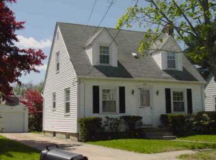 332 Aqueduct Rd, Cranston, RI 02910