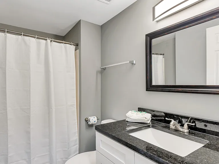 715 Barton St #715 — Photo 20