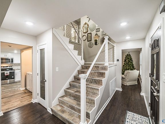 3rd image of 11404 Woodcrest Dr SE
