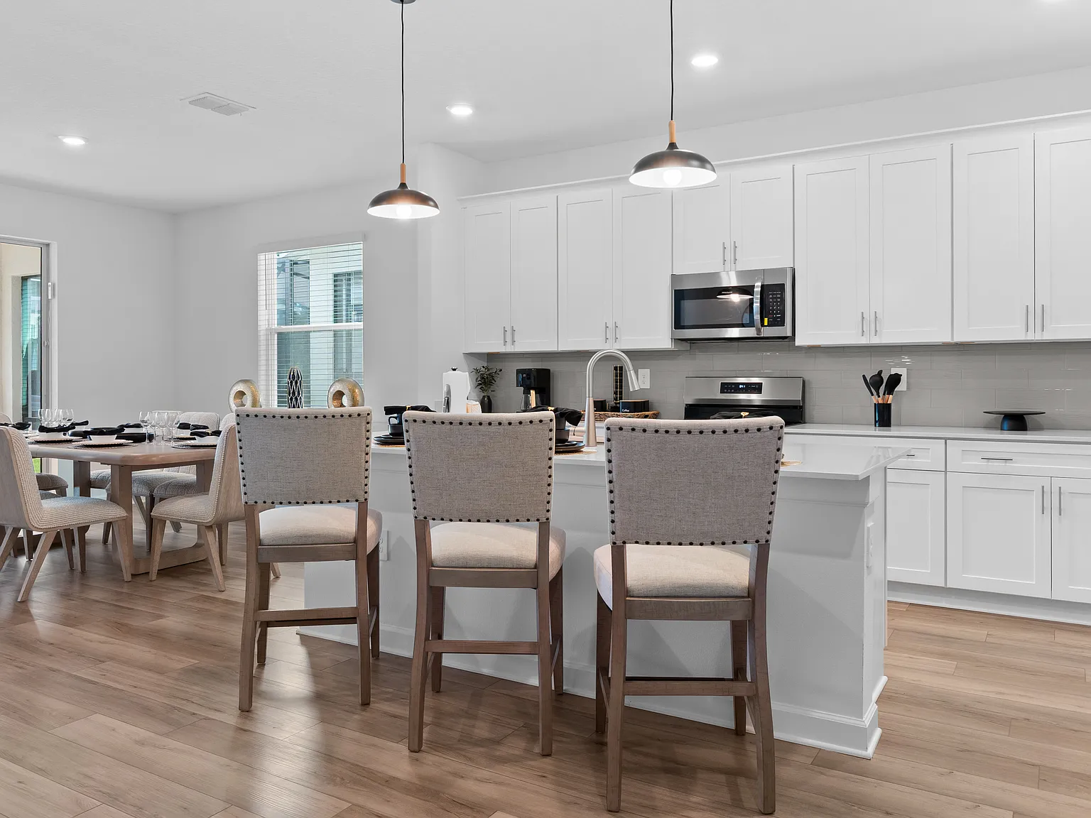 6 bed, 3275 sqft, $4,300 — Photo 4
