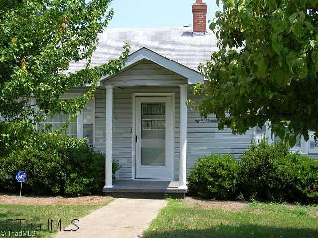 1st image of 809 Forest St