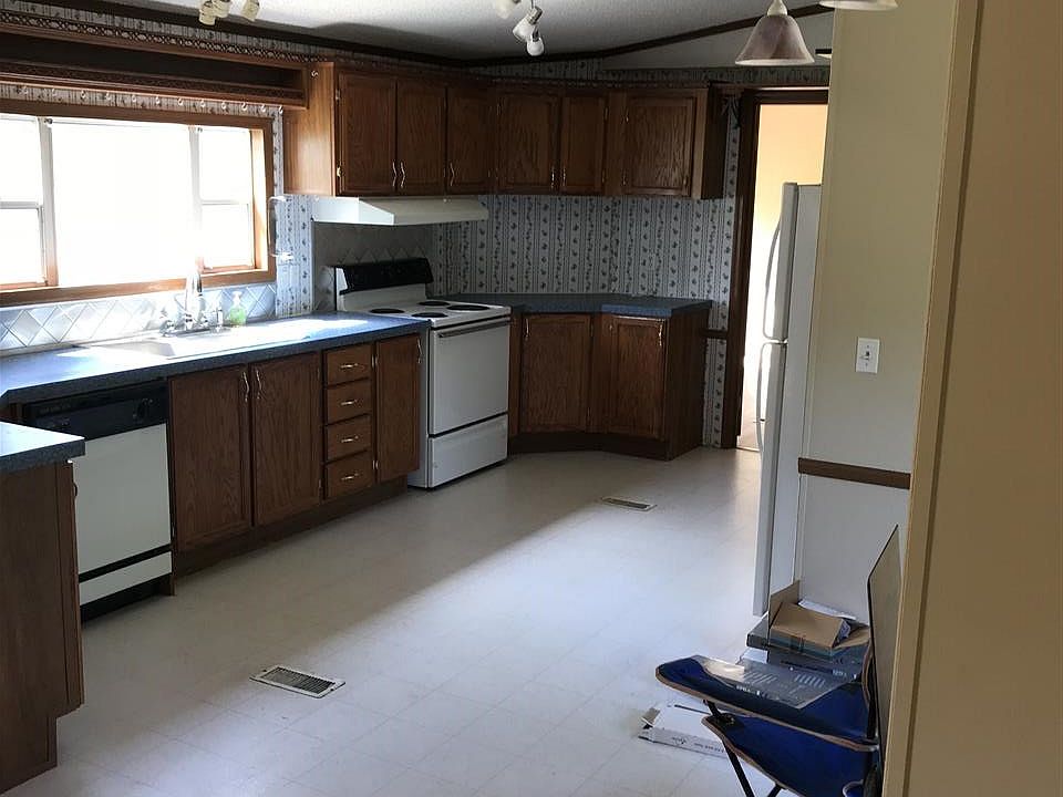 2nd image of 420 Penn Ln