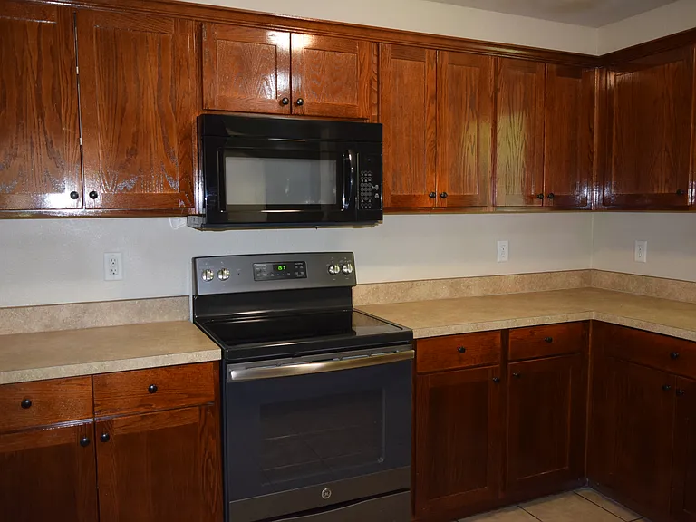1143 N Lockhart St — Photo 5