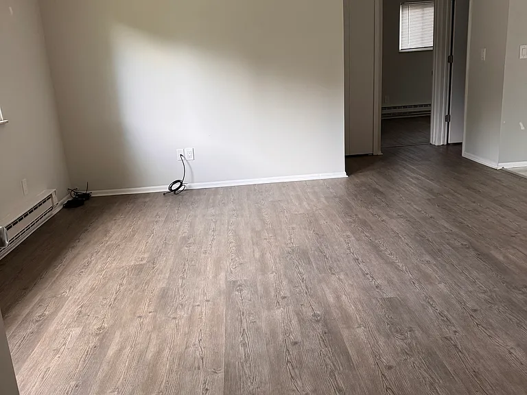 501 Fowler St — Photo 17