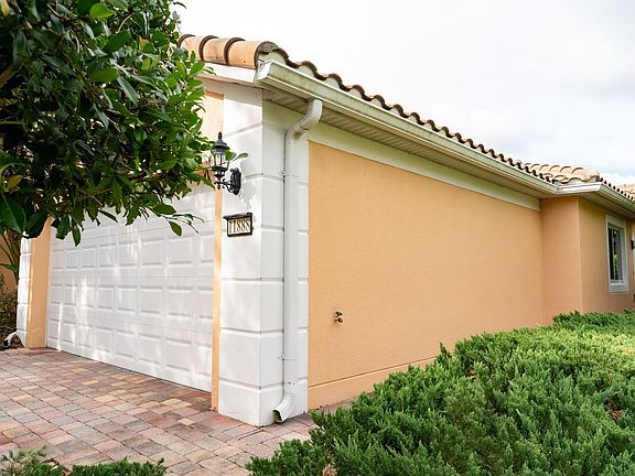 2nd image of 11888 Fiore Dr