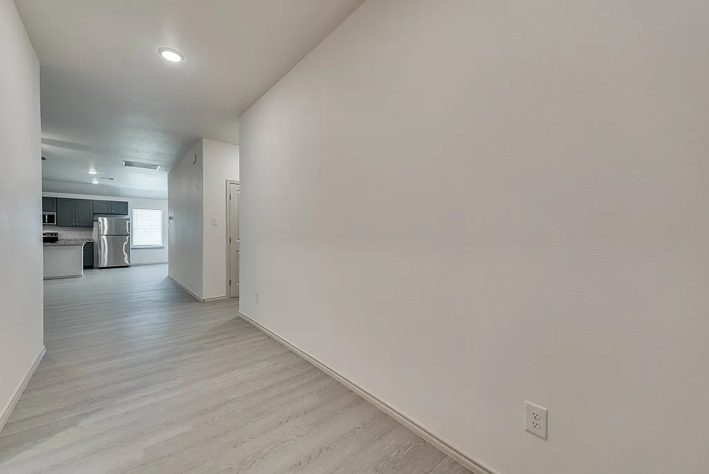 3 bed, 2.0 bath, 1500 sqft, $2,550 — Photo 3