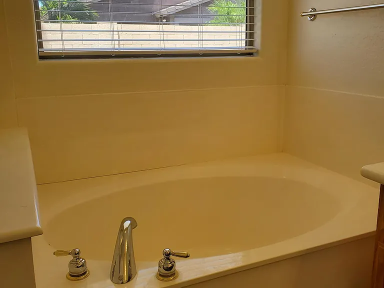 2430 E Darrel Rd — Photo 34